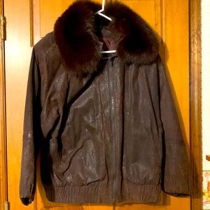 Ladies brown leather bomber jacket with detachable for collar